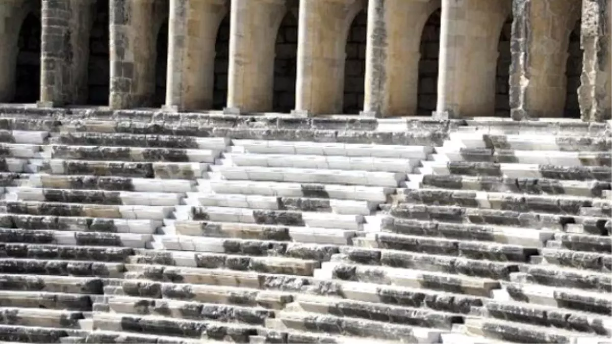 Aspendos\'a \'Mutfak Mermeri\' Açıklaması: Zamanla Aynı Renge Dönüşür