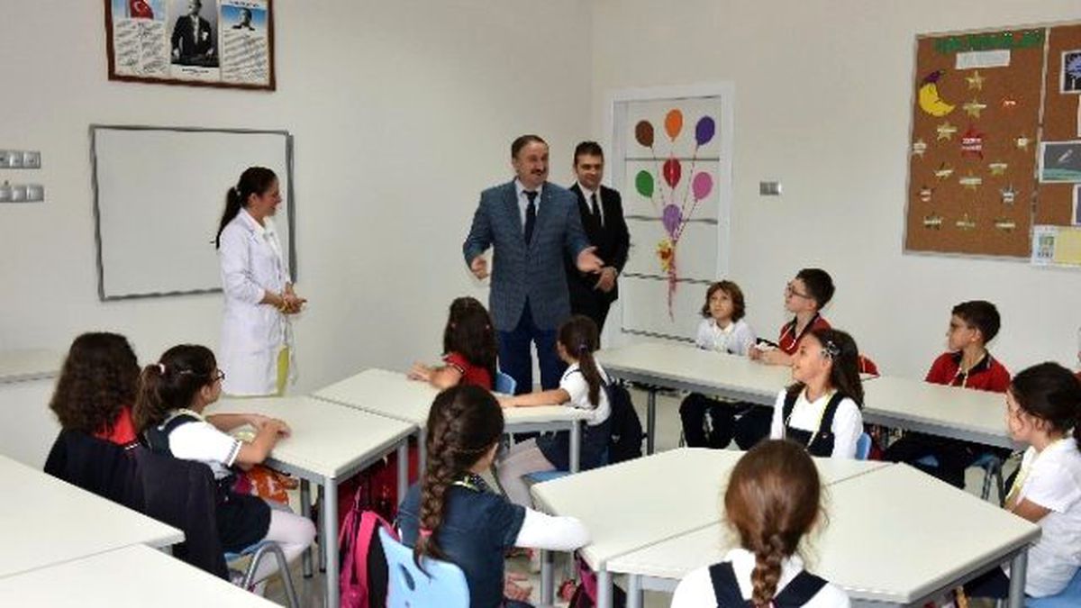 Başkan Kurtulan\'dan Yeni Okullara Ziyaret
