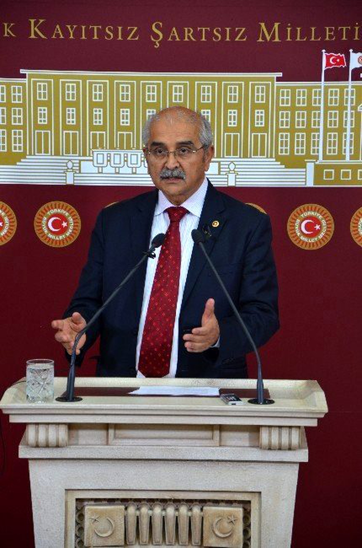 CHP\'li Demir; "Yaşanacak Türkiye\'yi Hep Birlikte Kuralım"