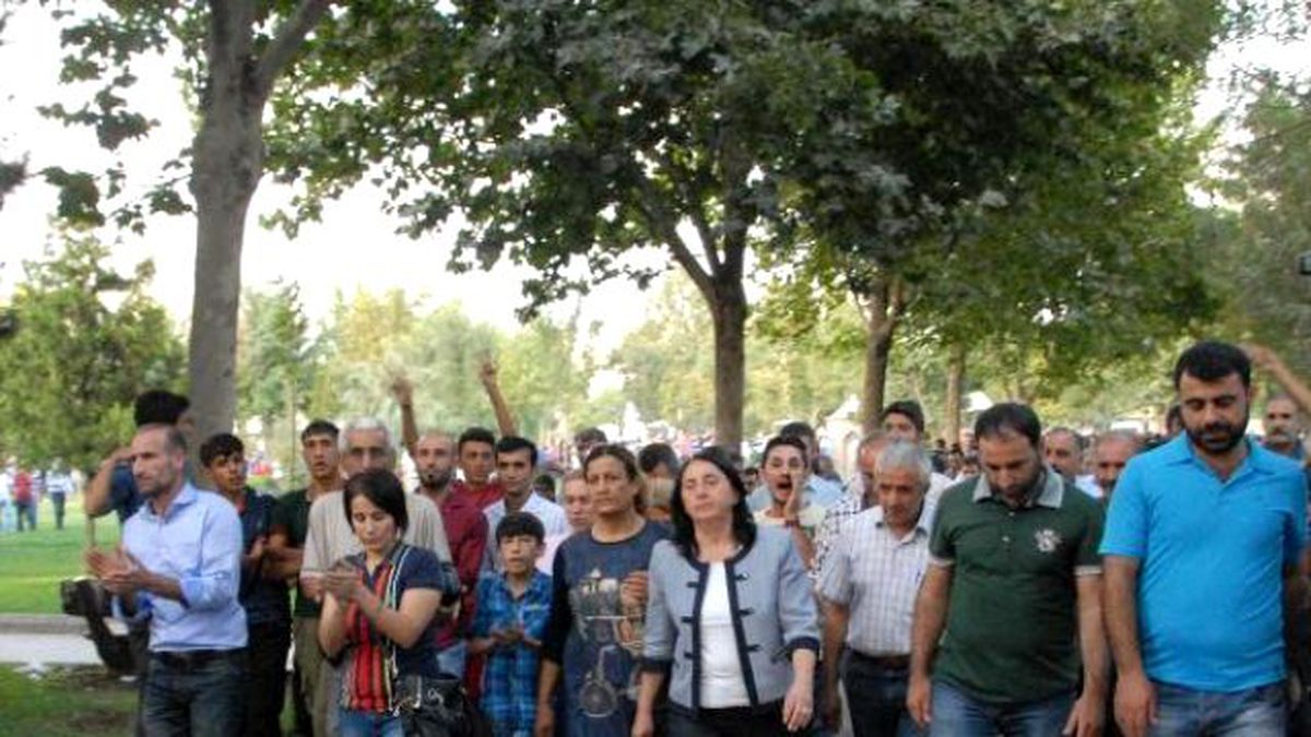 Diyarbakır\'da Hdp\'den Operasyonlara Tepki Yürüyüşü