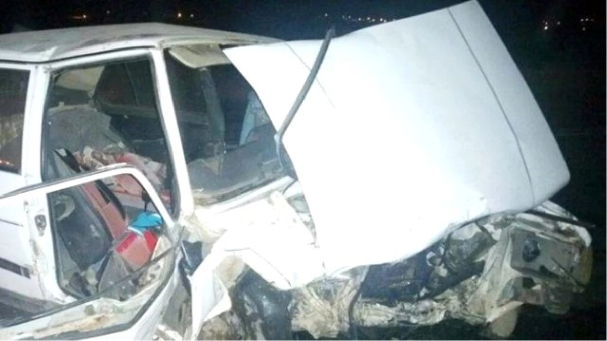 Elazığ\'da İki Otomobil Çarpıştı: 1 Ölü, 4 Yaralı