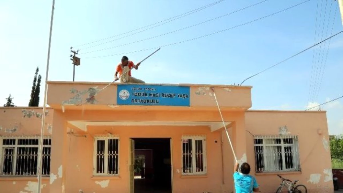 Erdemli Belediyesi\'nden Okullara Bakım Desteği