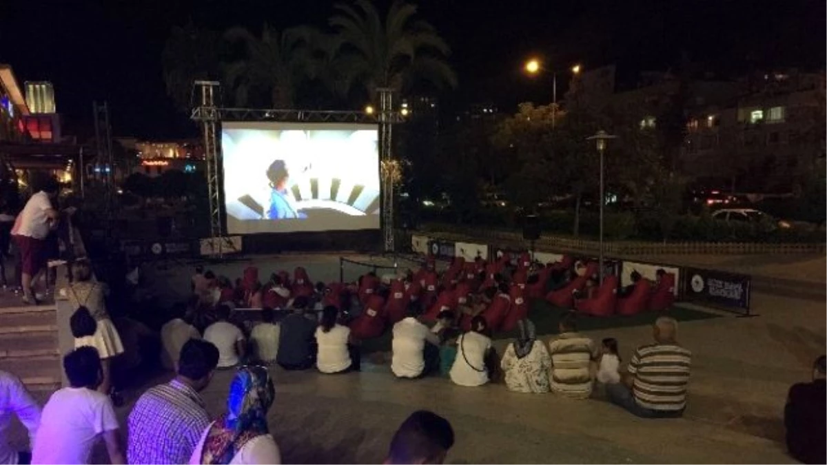 Forum Mersin\'de Açık Havada Sinema Keyfi