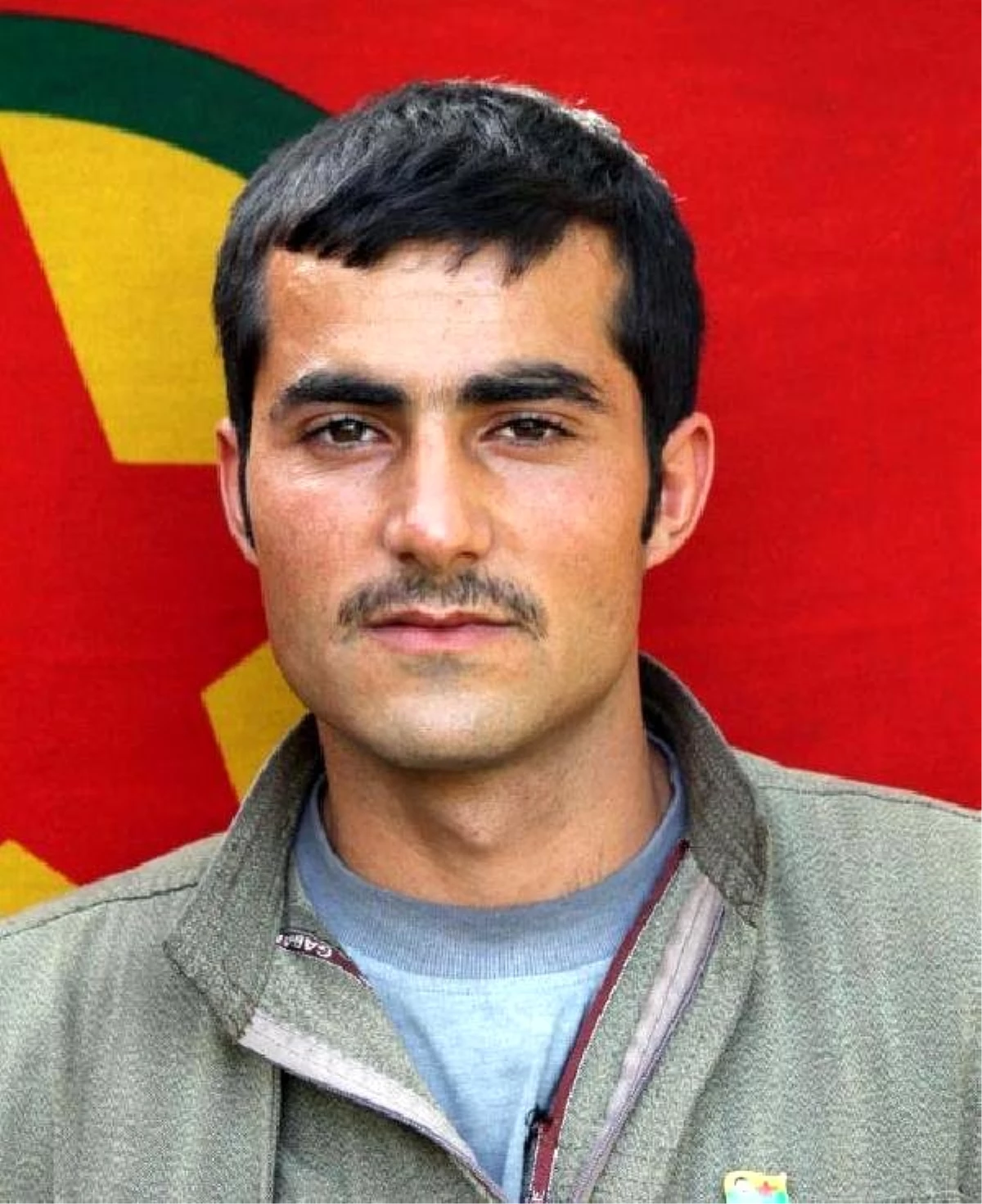Korucuları Tehdit Eden HDP\'li Vekil, PKK\'lının Mezarına Çiçek Koydu