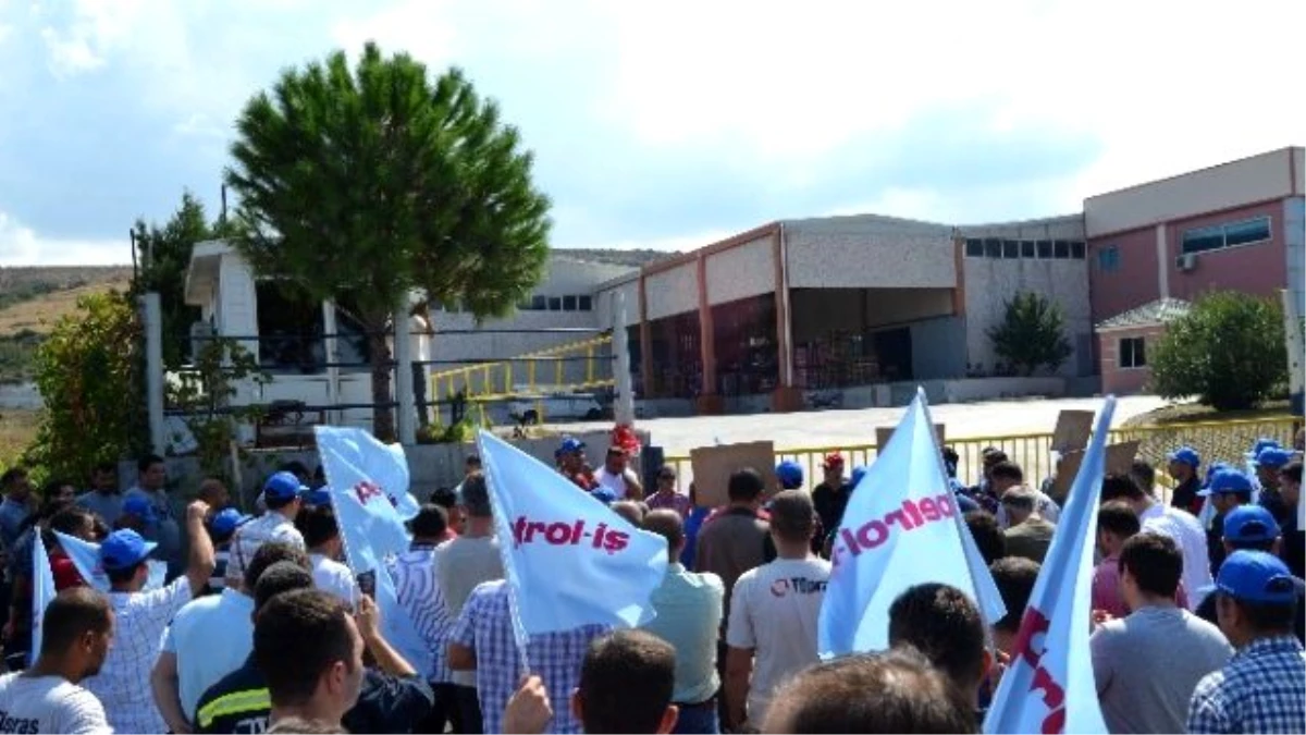 İzmir\'de İşçiler Fabrika Önünde Direniş Çadırı Kurdu