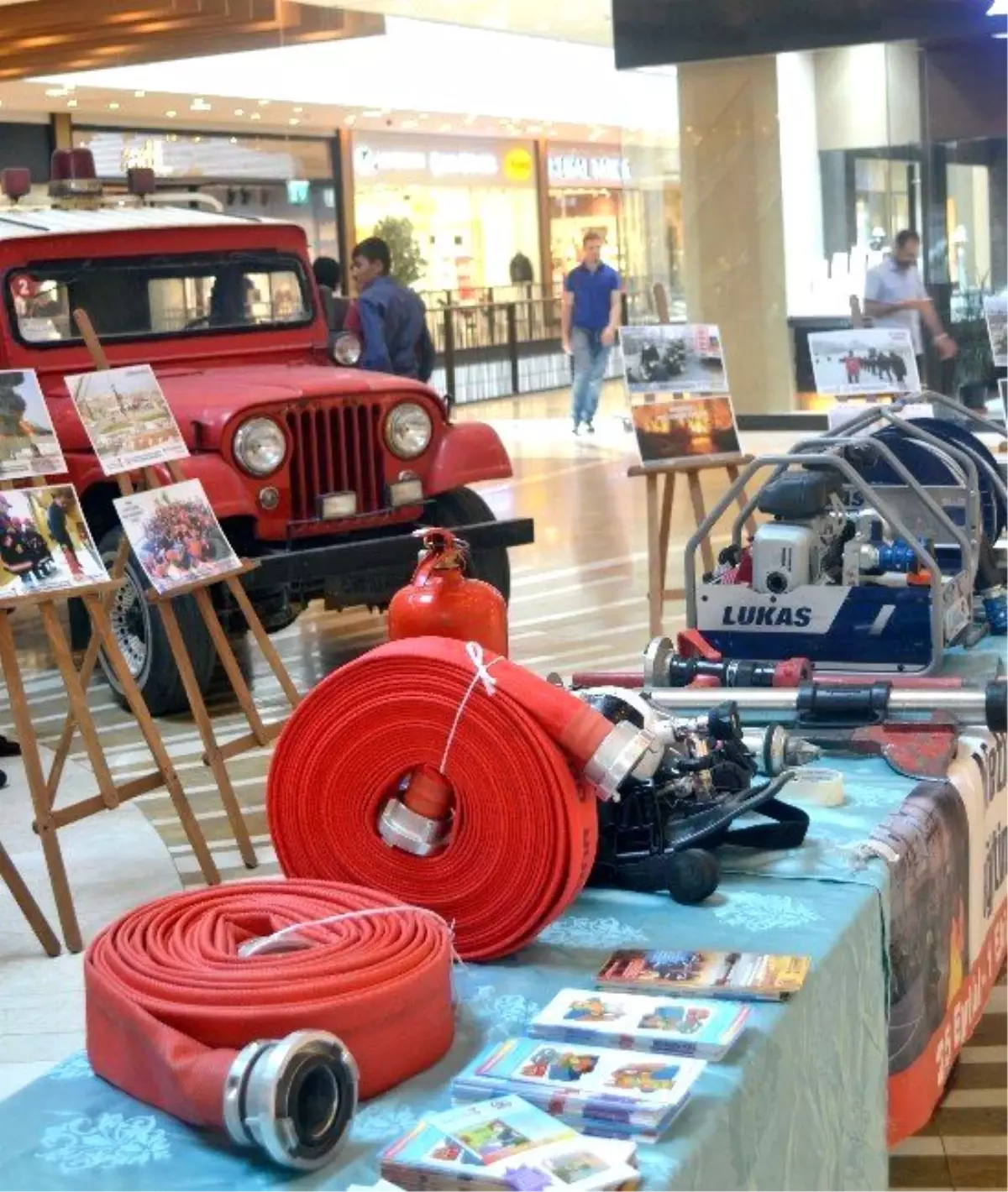 Kahramanmaraş Piazza\'da İtfaiyenin Dünü ve Bugünü Sergileniyor