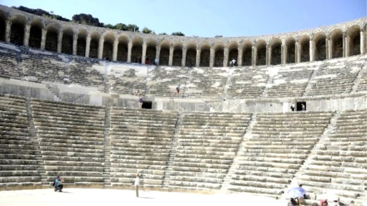 Kültür ve Turizm Bakanı Yalçın Topçu\'dan "Aspendos\'ta Mutfak Mermeri" Açıklaması Açıklaması