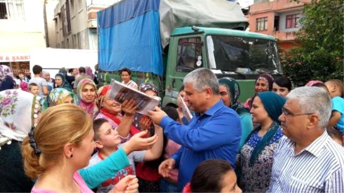 MHP\'li Vekilin Kırtasiye Dağıttı Çocuklar \'Bozkurt\' İşareti Yaptı