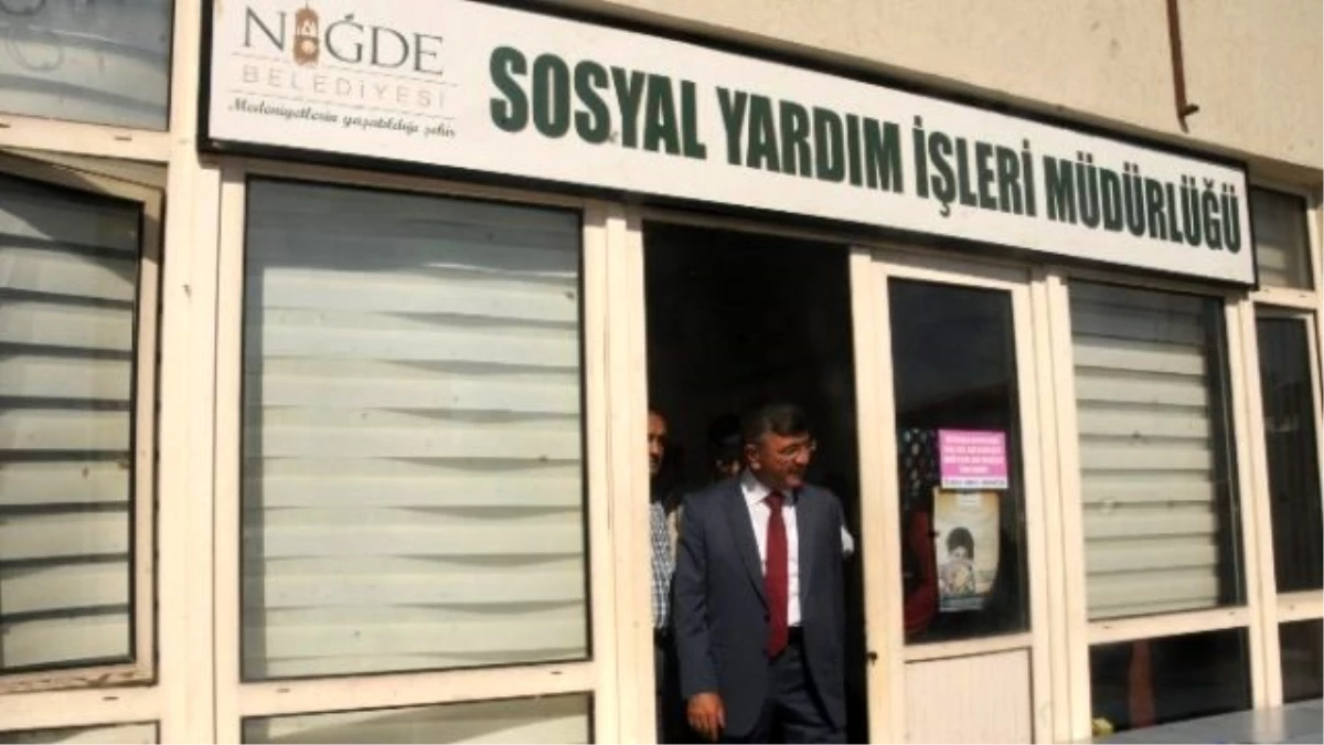 Niğde Belediyesi\'nden Öğrencilere Kırtasiye Yardımı