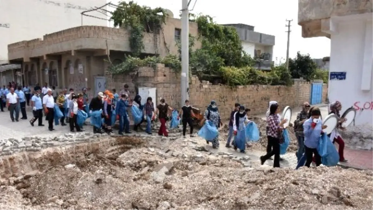 Nusaybin\'de Barikat Kurulan Mahalleler İçin Temizlik Kampanyası Başlatıldı