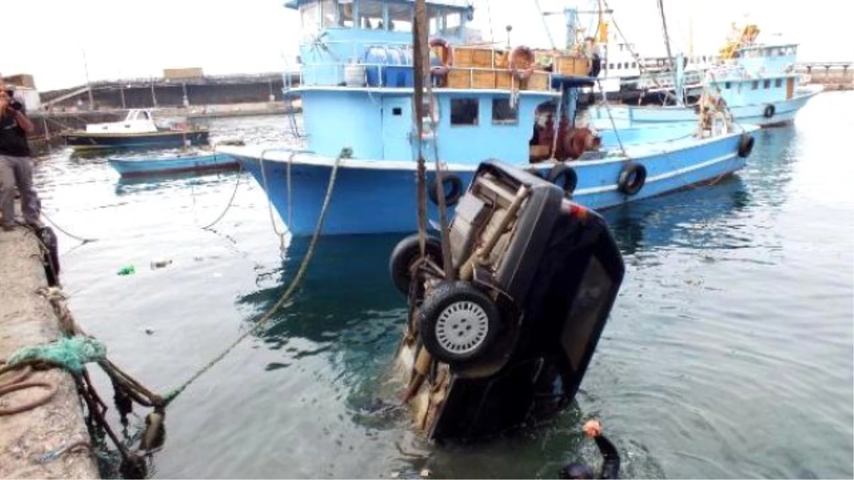Otomobil Denize Düştü, 3 Kişi Kurtuldu