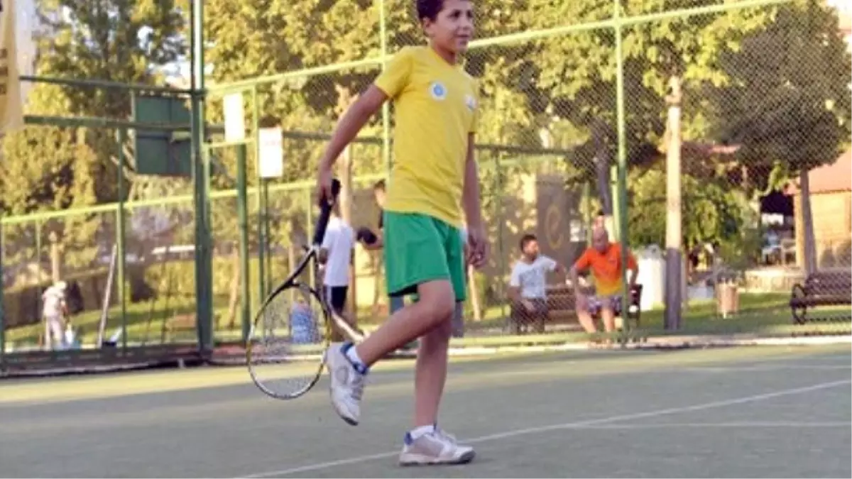 Tenis Şampiyonası\'nda Yaz Okulları başarısı