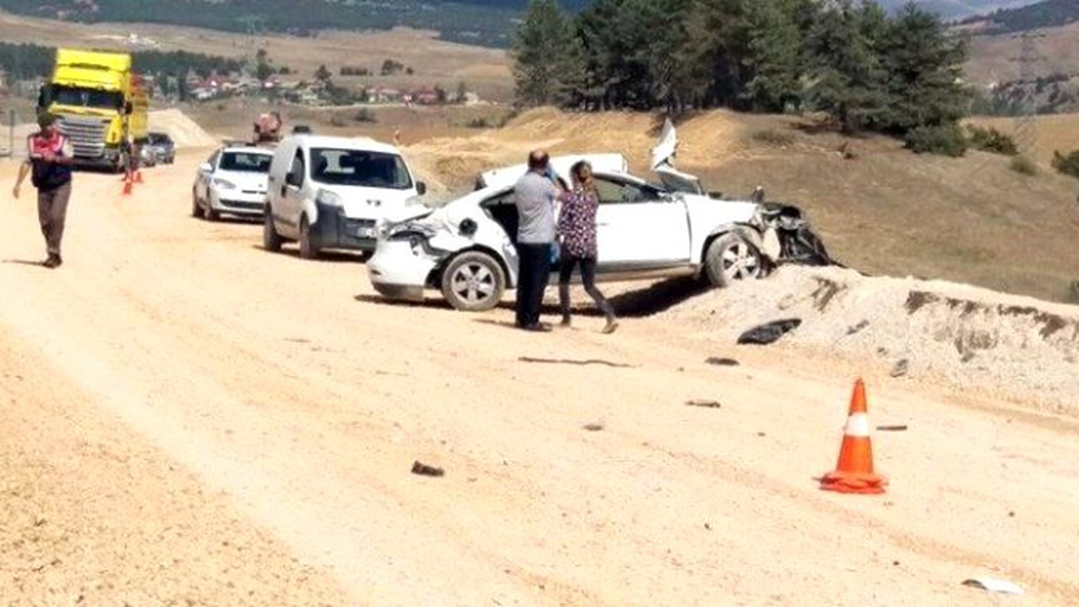 Üniversiteye Kayıt Yolunda Kaza: 1 Ölü, 4 Yaralı