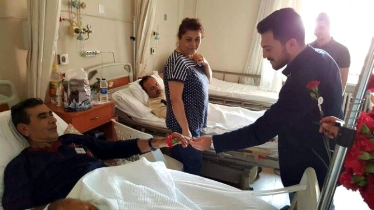 AK Partili Gençlerden Hastalara Anlamlı Ziyaret