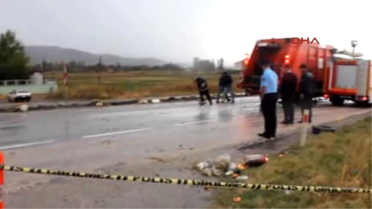 Amasya - Otomobil, Tır\'la Çarpıştı; Aynı Aileden 4 Kişi Öldü