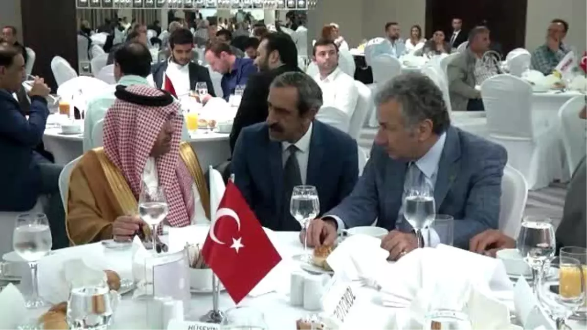 Arap Ülkelerine "Turizmcilere Vizeleri Kaldırın" Çağrısı