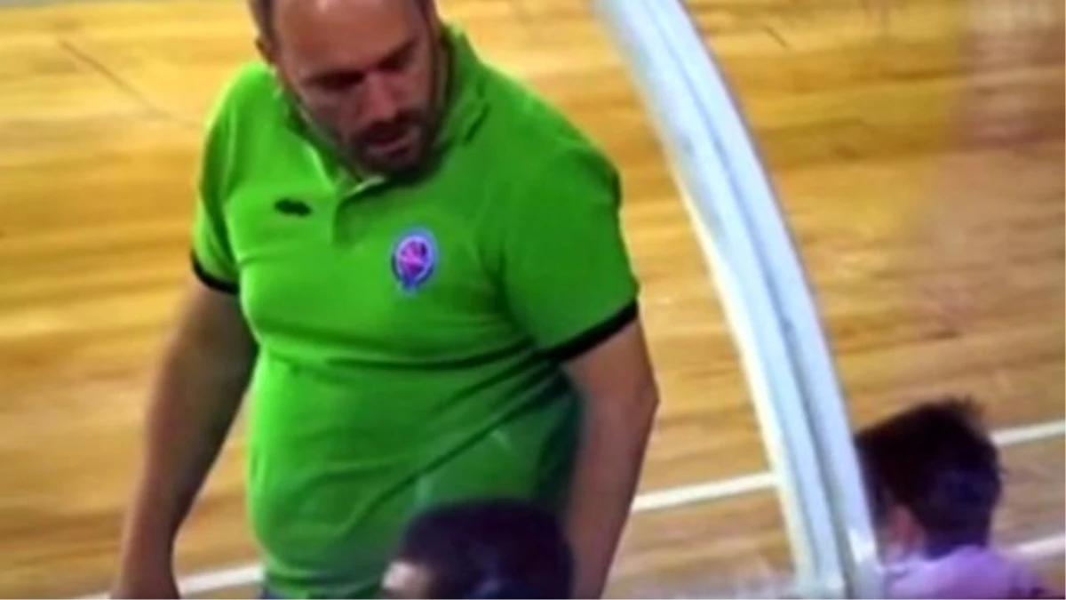 Basketbol Antrenörü Ahmet Kandemir, Oyuncusunu Tokatladı