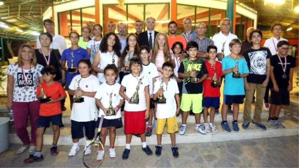 Büyükşehir Belediyesi Tenis Turnuvası Yapıldı