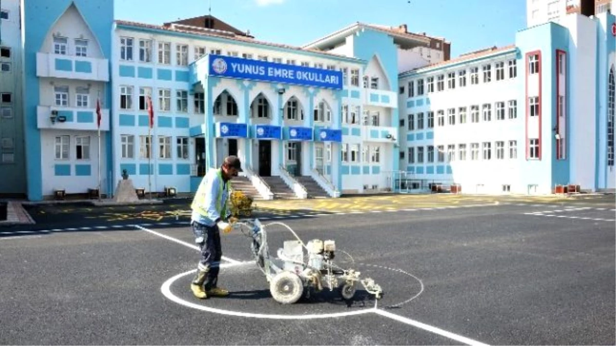 Büyükşehir\'in Okullara Desteği Sürüyor