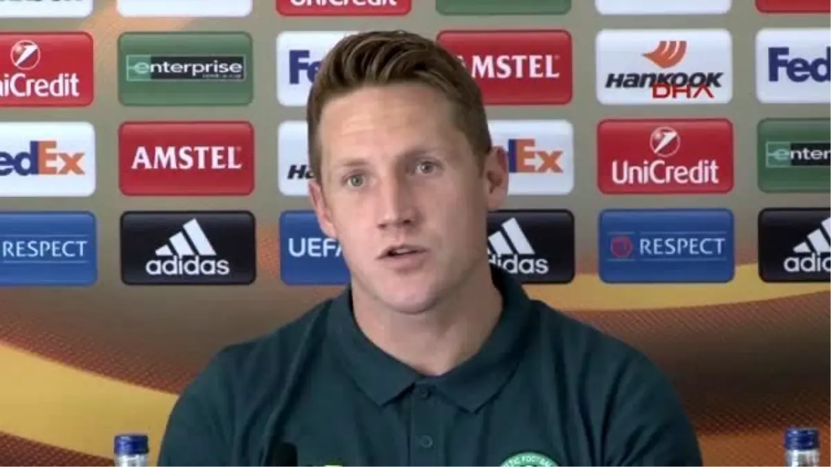 Celtic Teknik Direktörü Ronny Deila ve Futbolcu Kris Commons Basın Toplantısı Düzenledi-1