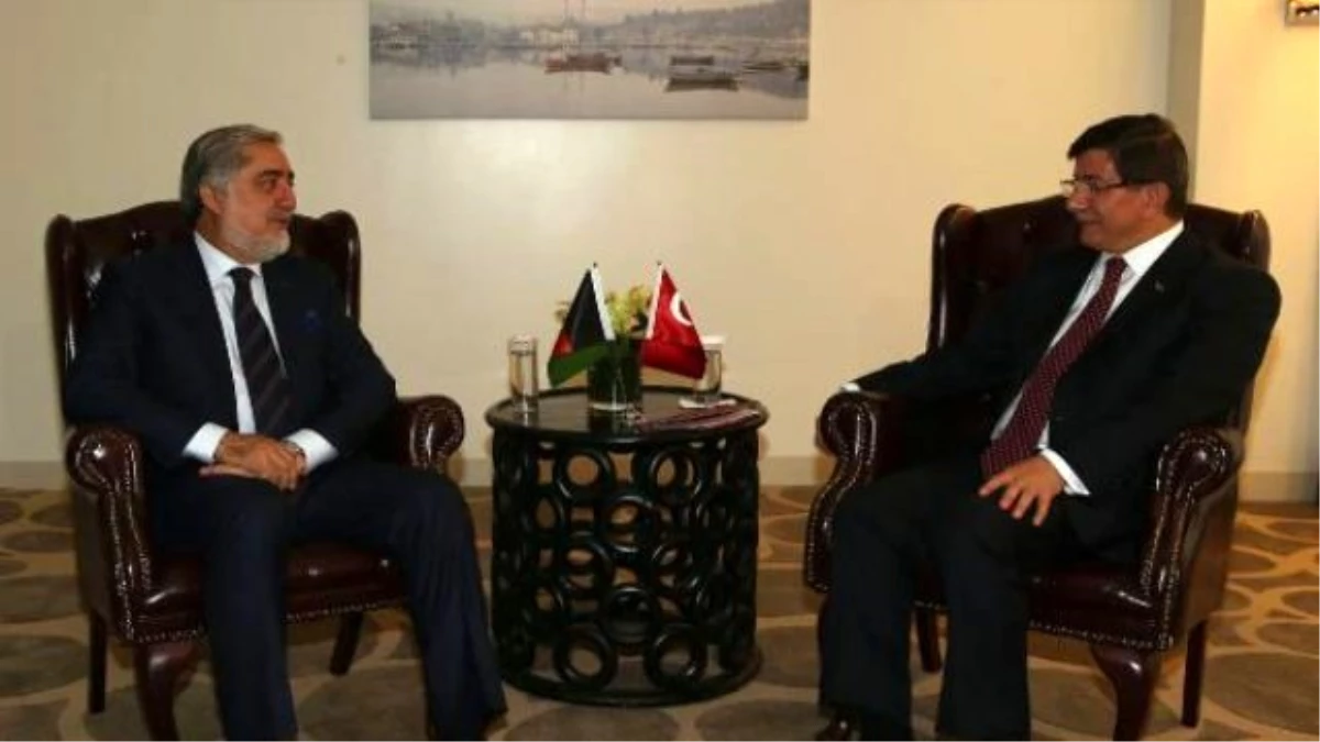 Davutoğlu, Afganistan İcra Kurulu Başkanı ile Bir Araya Geldi