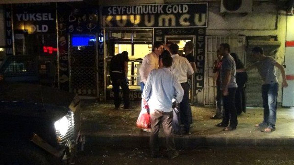 Diyarbakır\'da İş Yerine Bombalı Saldırı Düzenlendi