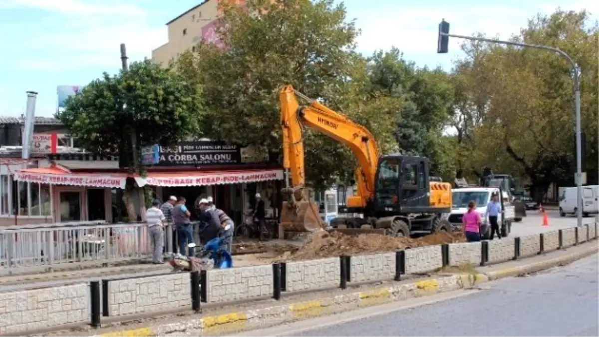 Edremit İstasyon Caddesi Yenileniyor