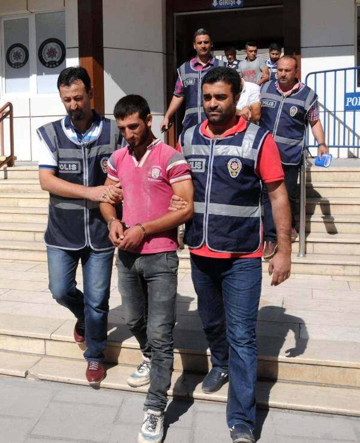 Gaziantep\'te Anne ve Kızına Fuhuş Yaptıran 3 Suriyeli Gözaltına Alındı