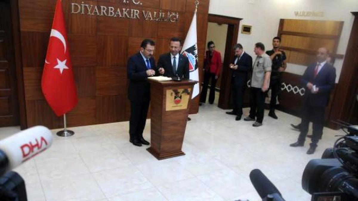 İçişleri Bakanı Altınok, Diyarbakır\'daki Seçim Güvenliği Toplantısına Katıldı (2)