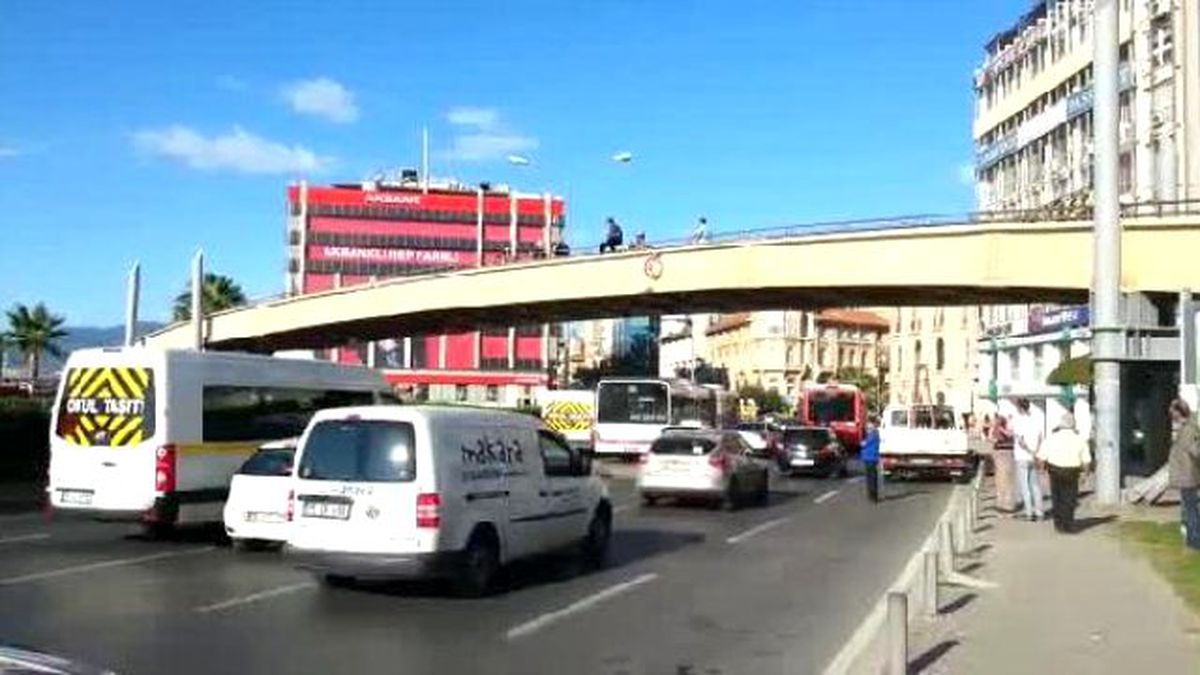 İntihar Girişiminde Bulunan Adamı, İtfaiyeci Tutup Çekti
