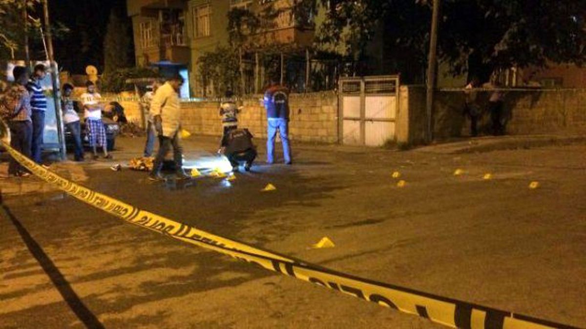 Genç Adam, Motosiklet Üzerinde Silahlı Saldırıya Uğrayıp Öldürüldü