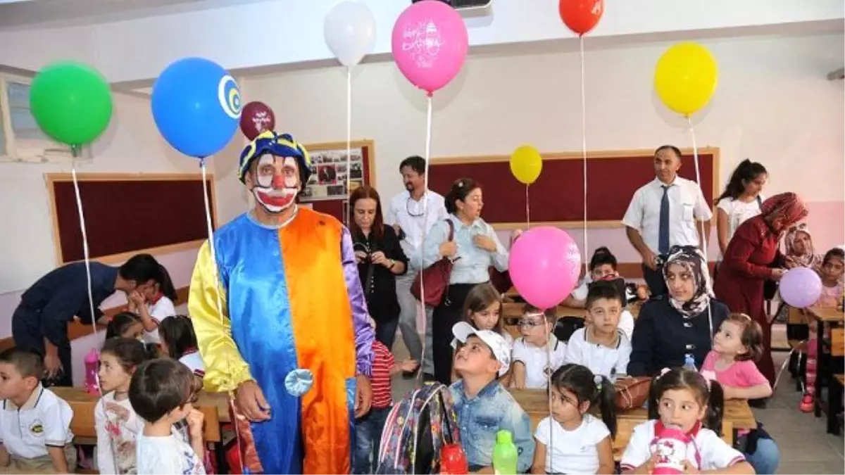 Sınıf Öğretmeni Öğrencileri İçin "Palyaço" Oldu