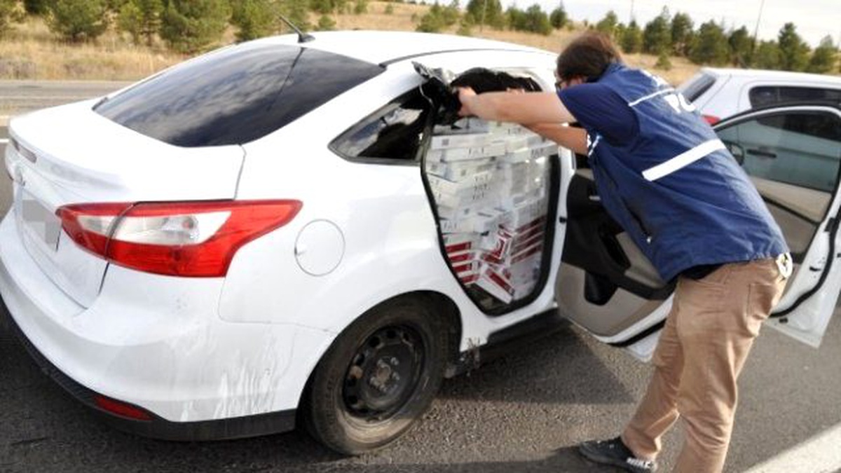 Aksaray\'da Bir Otomobilde 58 Bin Paket Kaçak Sigara Çıktı