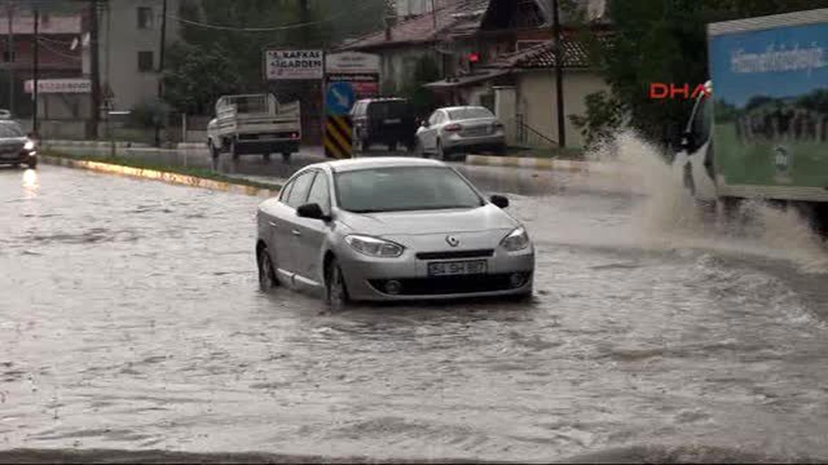 Şiddetli Sağanak Sapanca'yı Vurdu! Hasar Büyük