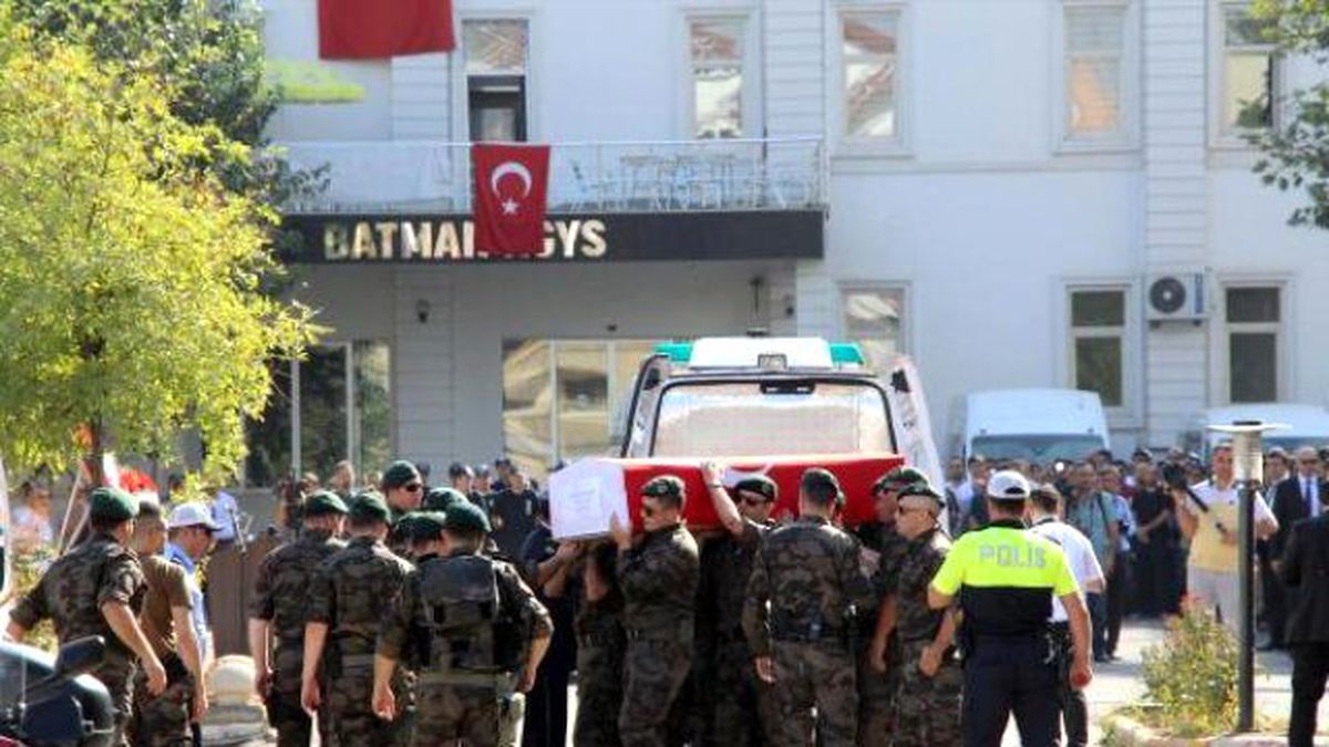 Şehit Polisin Cenazesi Memleketine Gönderildi! Batman Tekbirlerle İnledi