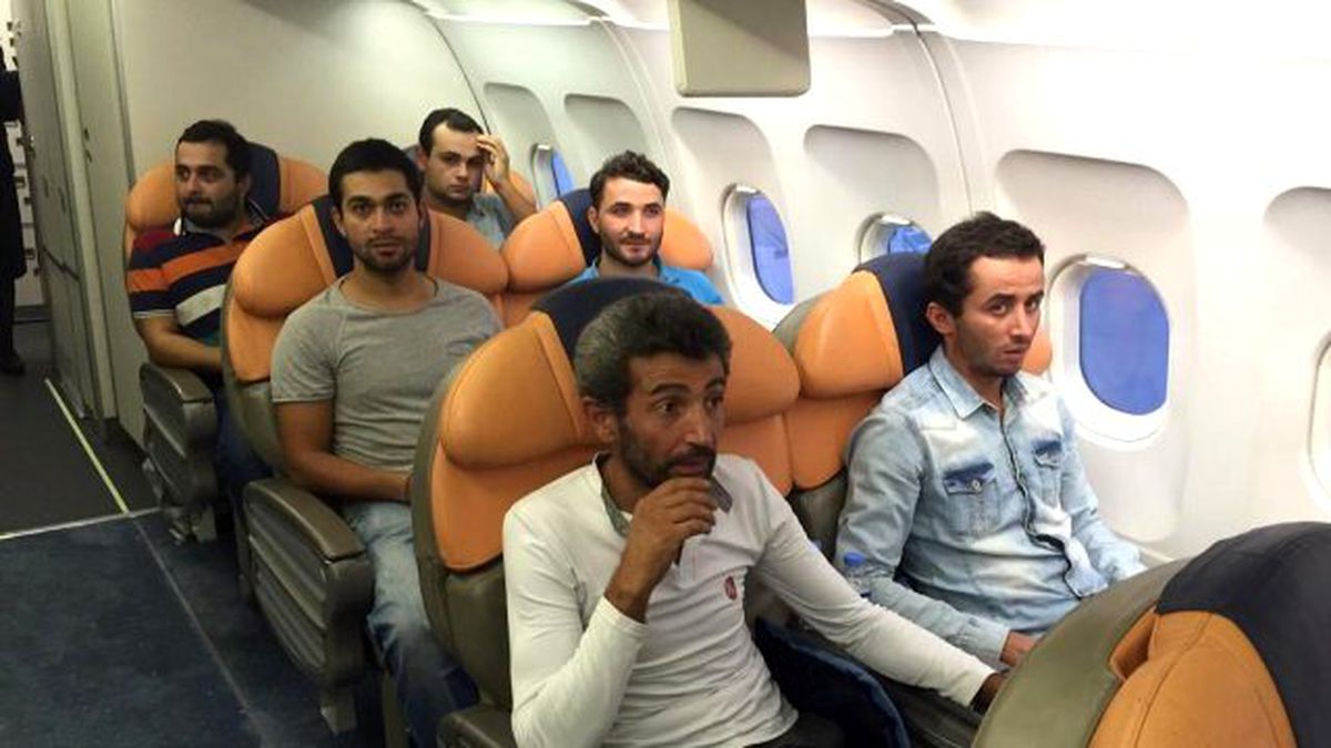 Serbest Bırakılan 16 Türk İşçi Türkiye'ye Geldi