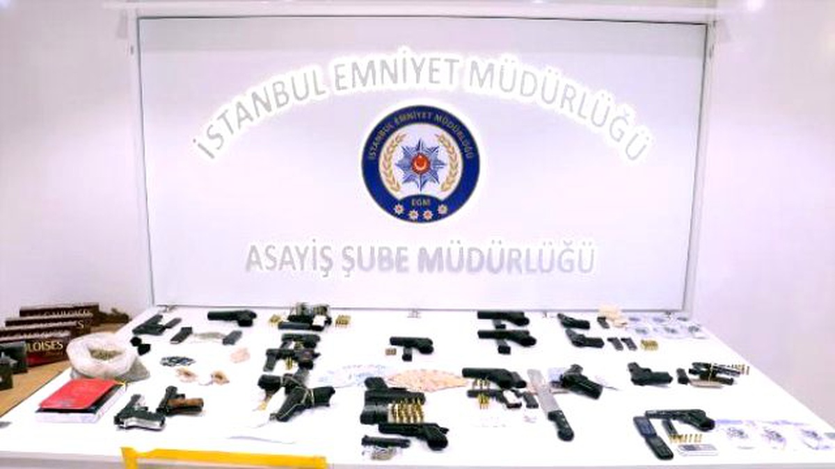 Yeditepe Huzur" Uygulamasında Ele Geçirilen Malzemeler Emniyette Sergilendi