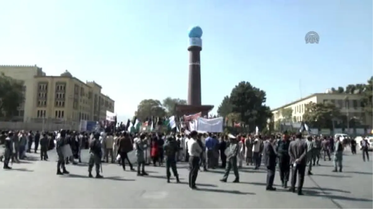 Afganistan\'da Hükümete Kunduz Protestosu