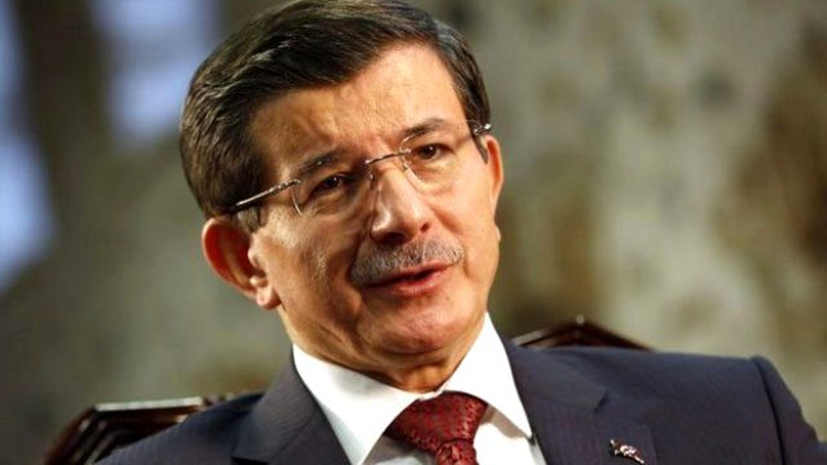 Başbakan Davutoğlu Ahmet Hakan'a Yapılan Saldırıyı Kınadı