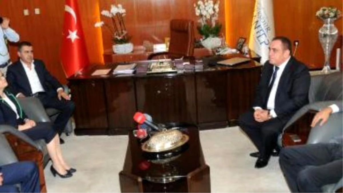Gaziantepspor Başkanı Kızıl\'dan, Büyükşehir Belediye Başkanı Fatma Şahin\'e Ziyaret