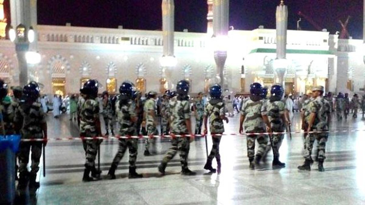 İranlıların Mitingine Karşı, Suudi Polisi Mescid-i Nebevi'yi Boşaltıyor