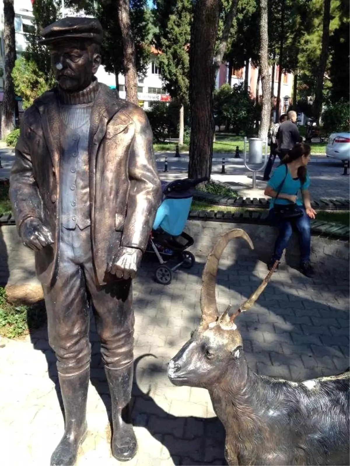 Keçinin Boynuzunu, Kadının Elini Kırdılar