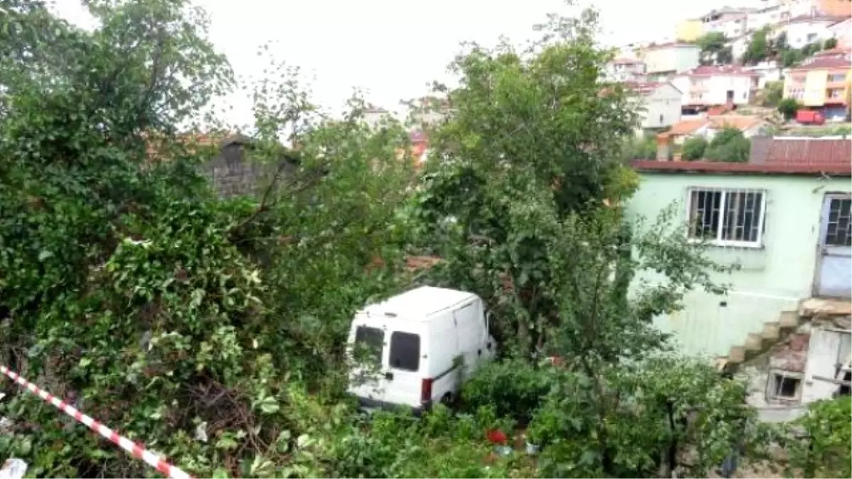 Minibüs Bahçeye Uçtu: 1 Yaralı