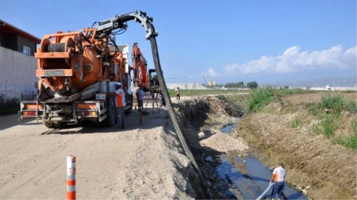 Nazilli\'de Kurutma Kanalında Islah Çalışmaları Yapılıyor