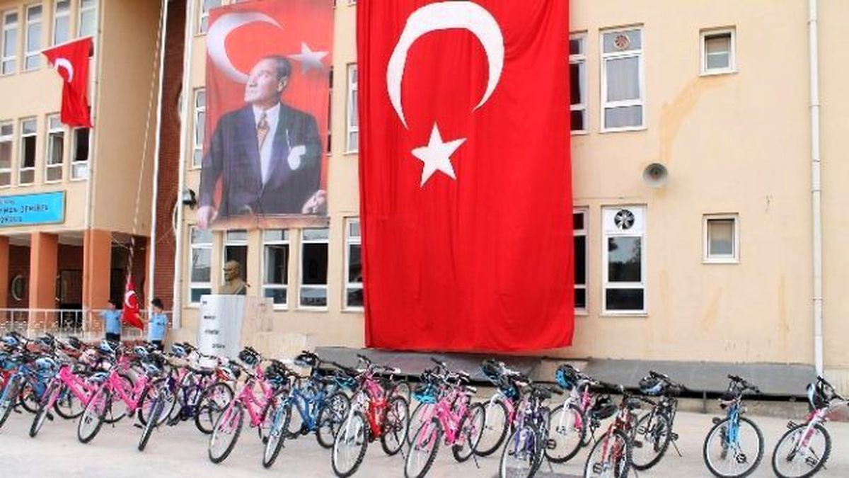 Öğrencilere Bisiklet Dağıtıldı