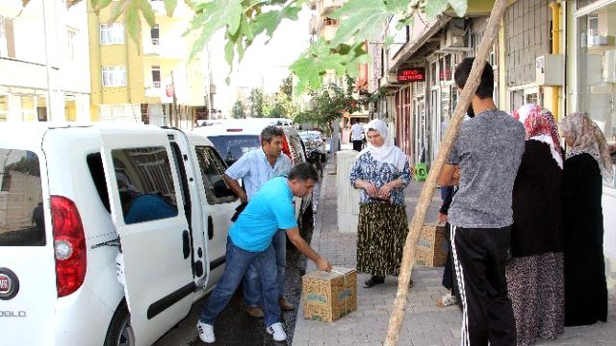 Polis Suriyeli Ailelere Yardım Paketi Dağıttı