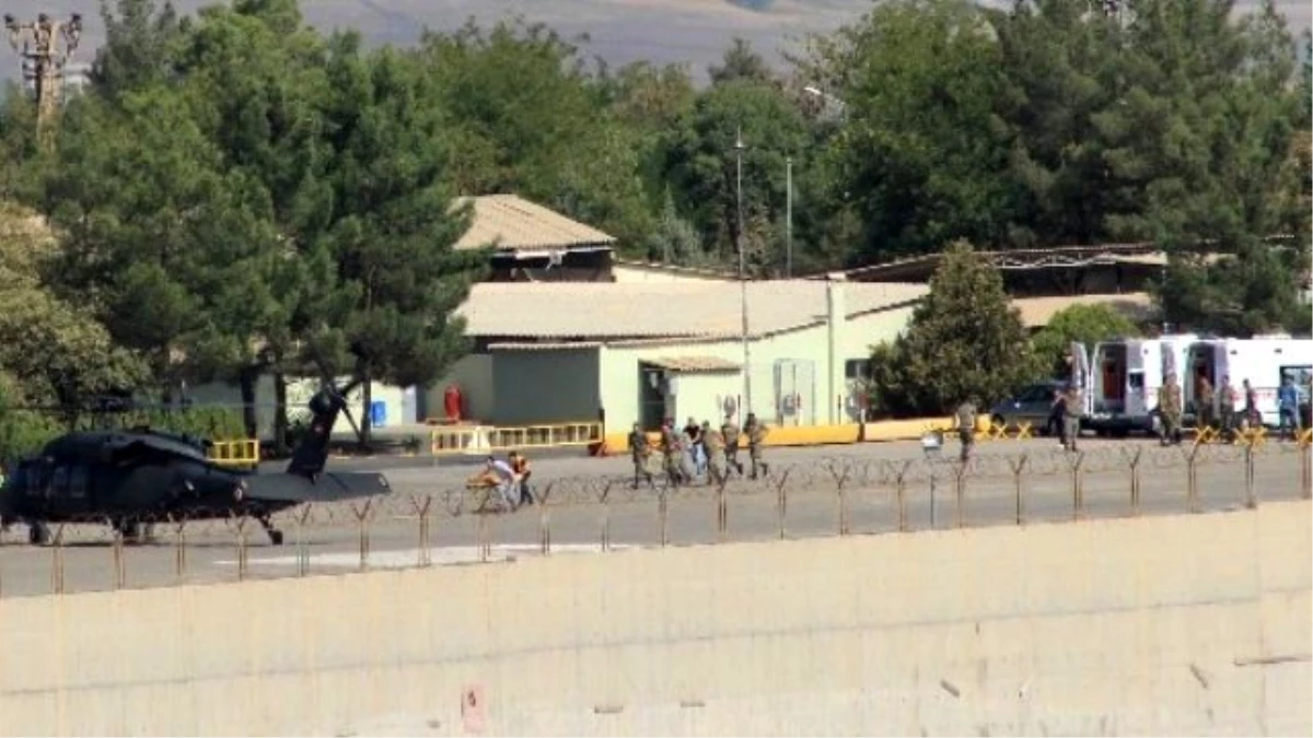 Şehit Askerlerin Naaşı Helikopterle Diyarbakır\'a Getirildi