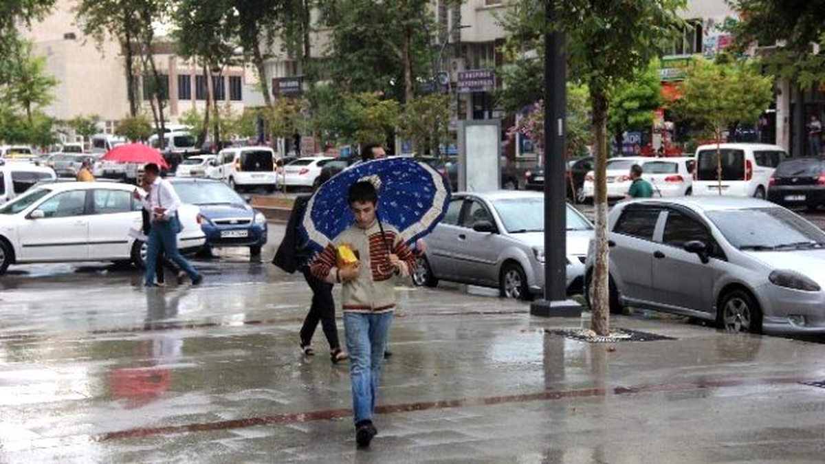 Sıcakların Etkili Olduğu Gaziantep\'te 45 Gün Sonra İlk Yağmur Yağdı