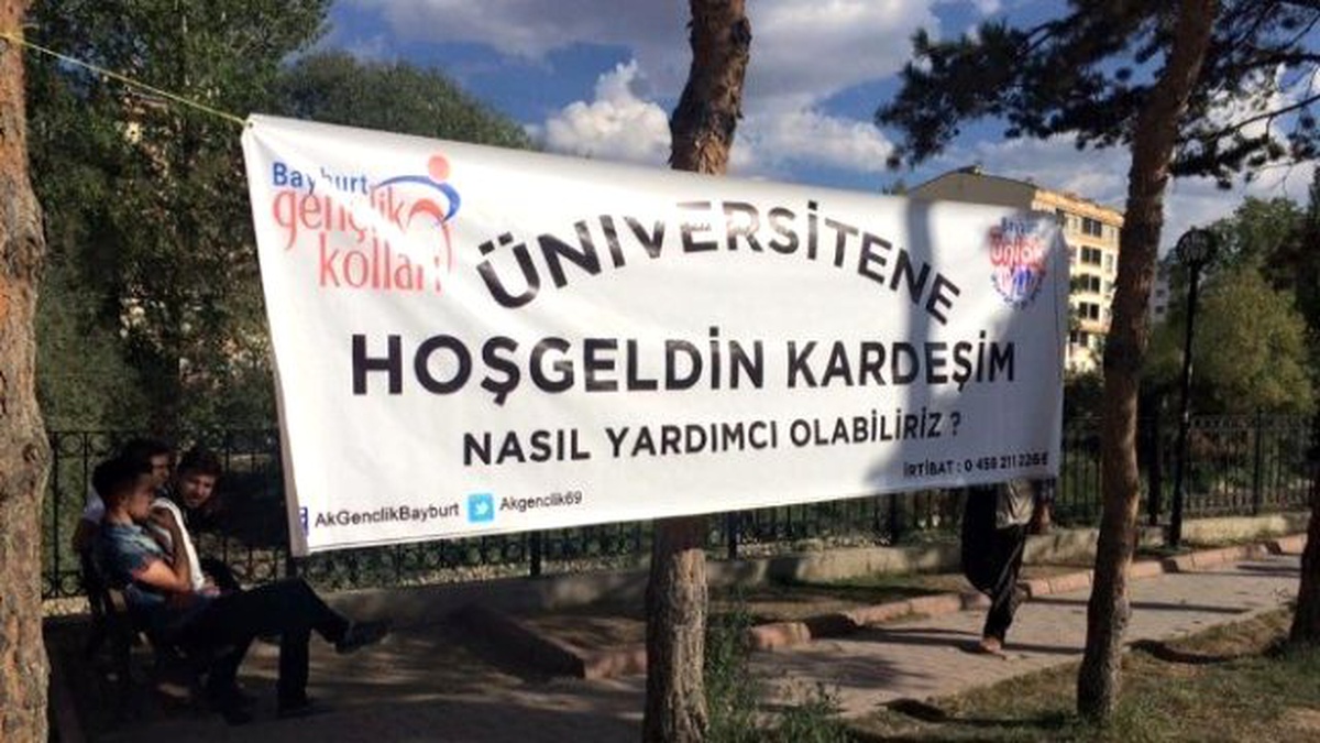 Üniversitelilerin İmdadına Bayburt Ak Gençlik Yetişiyor