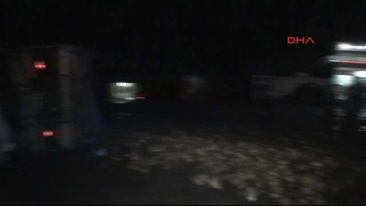 Adıyaman\'da Pancar Yüklü Tır Devrildi